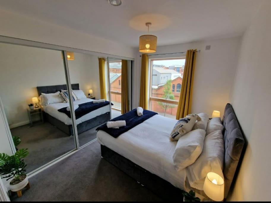 Modern Apartment, Sleeps 6, Belfast City Centre Esterno foto